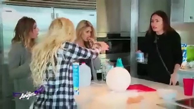 Les Anges 9 : Mélanie clashe violemment la petite nouvelle...