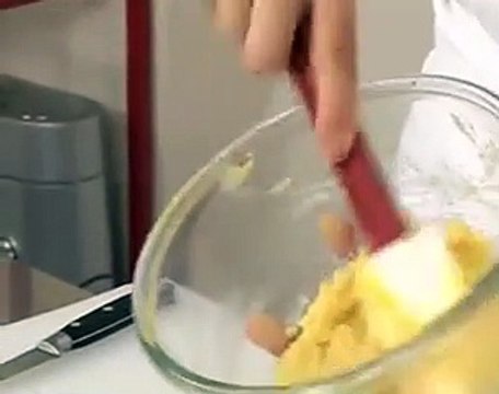 Tarte fine aux prunes et à l'amande