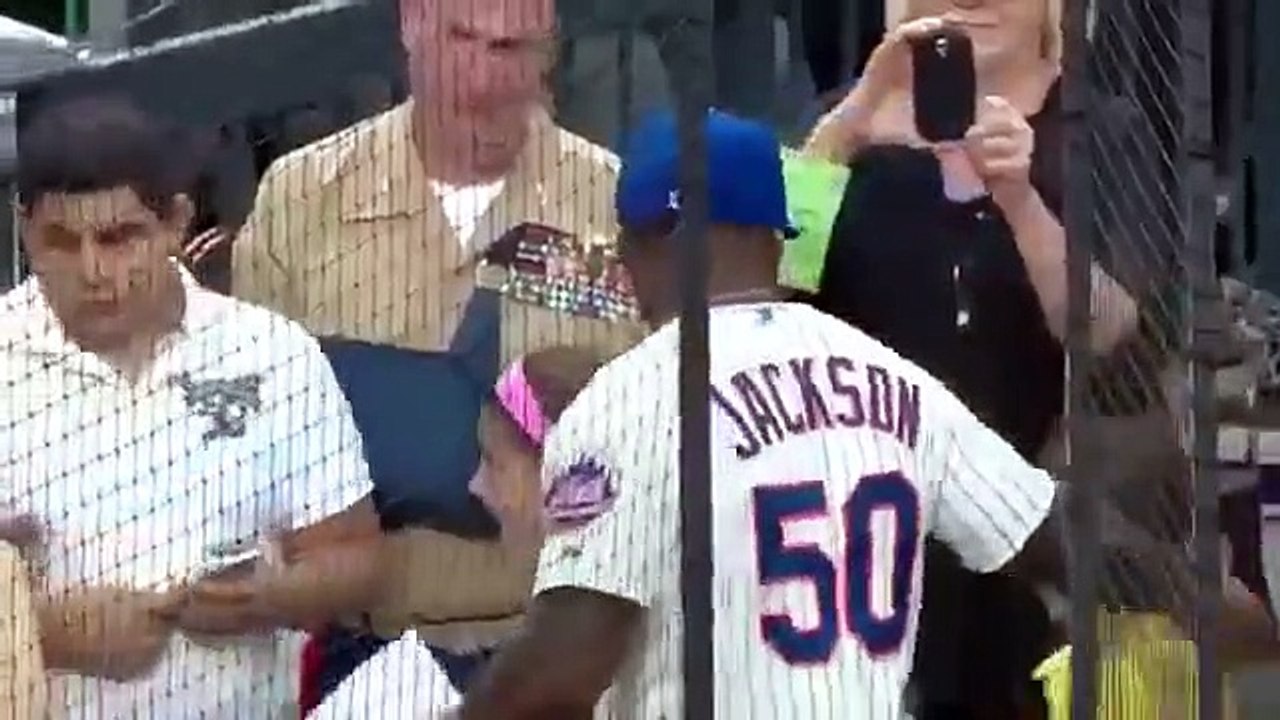 Le lancer ridicule de 50 Cent à un match de baseball