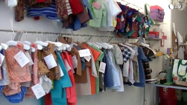 Des vêtements pour bébés, créés par des détenues !