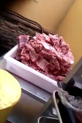 Ce restaurant cache sa nourriture dans les poubelles lors d'une inspection