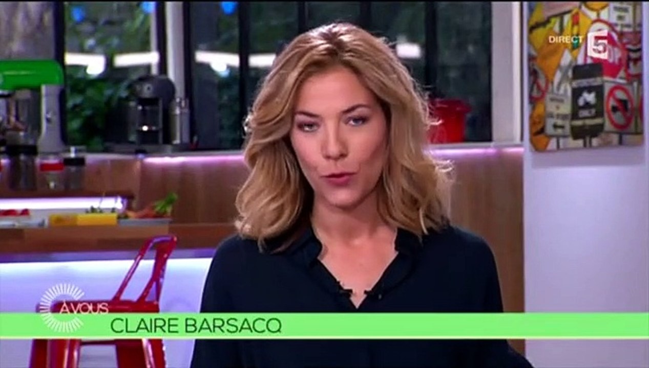 Les jolies jambes de Claire Barsacq dans C à vous font le buzz