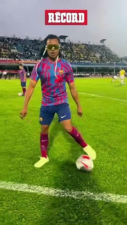 Edgar Davids no pierde la magia. 