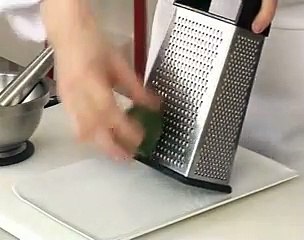 Carpaccio de saumon au citron vert et baies roses