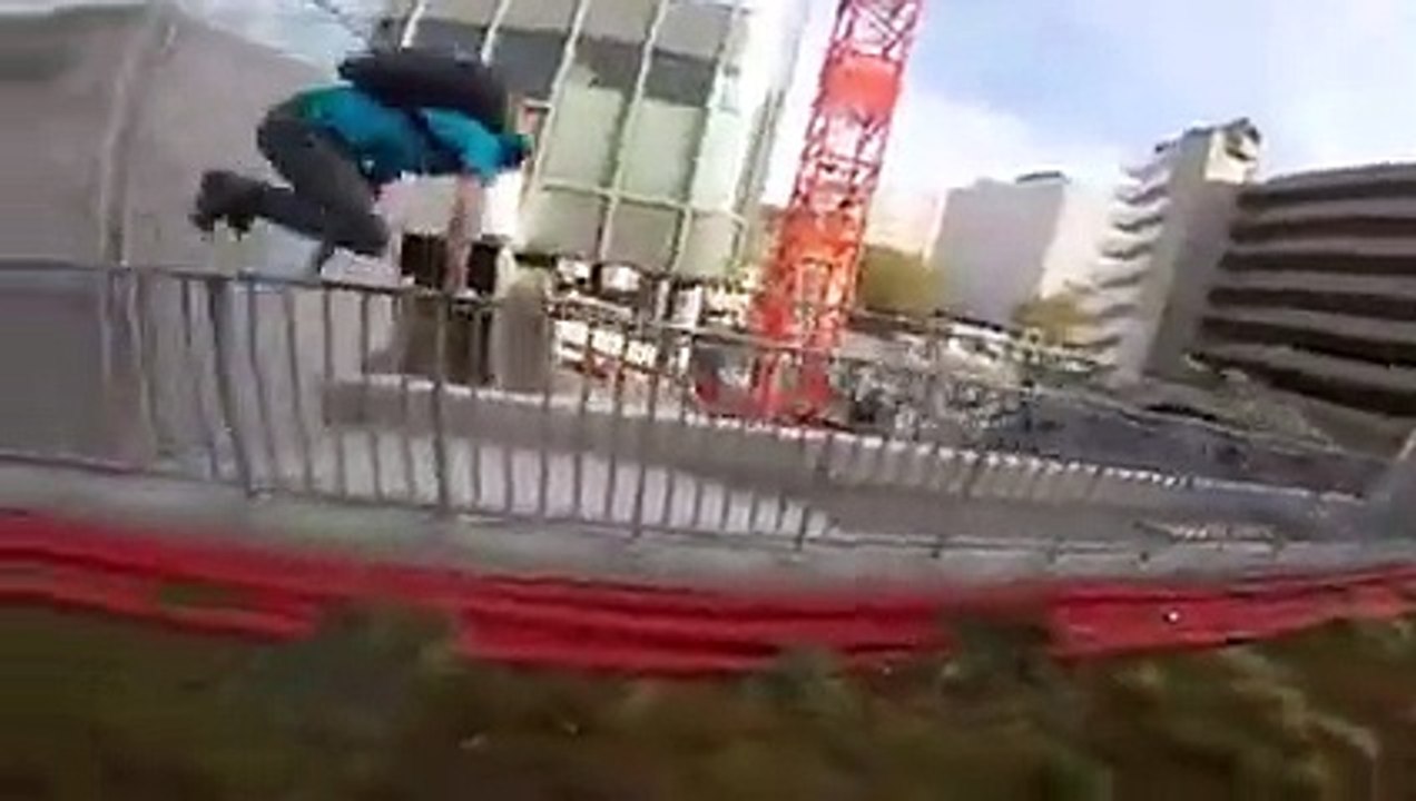 Ils font du base jump depuis la Tour Incity de lyon