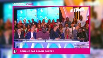 Ils écrivent leurs pronostics pour le football sur la poitrine d'une jeune femme !