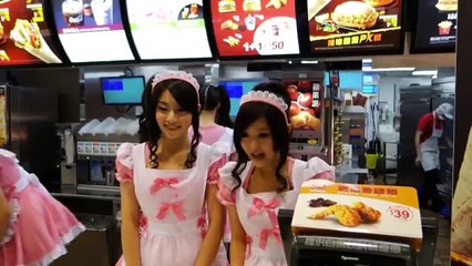Taïwan : les caissières de Mc Donald's se déguisent en soubrettes