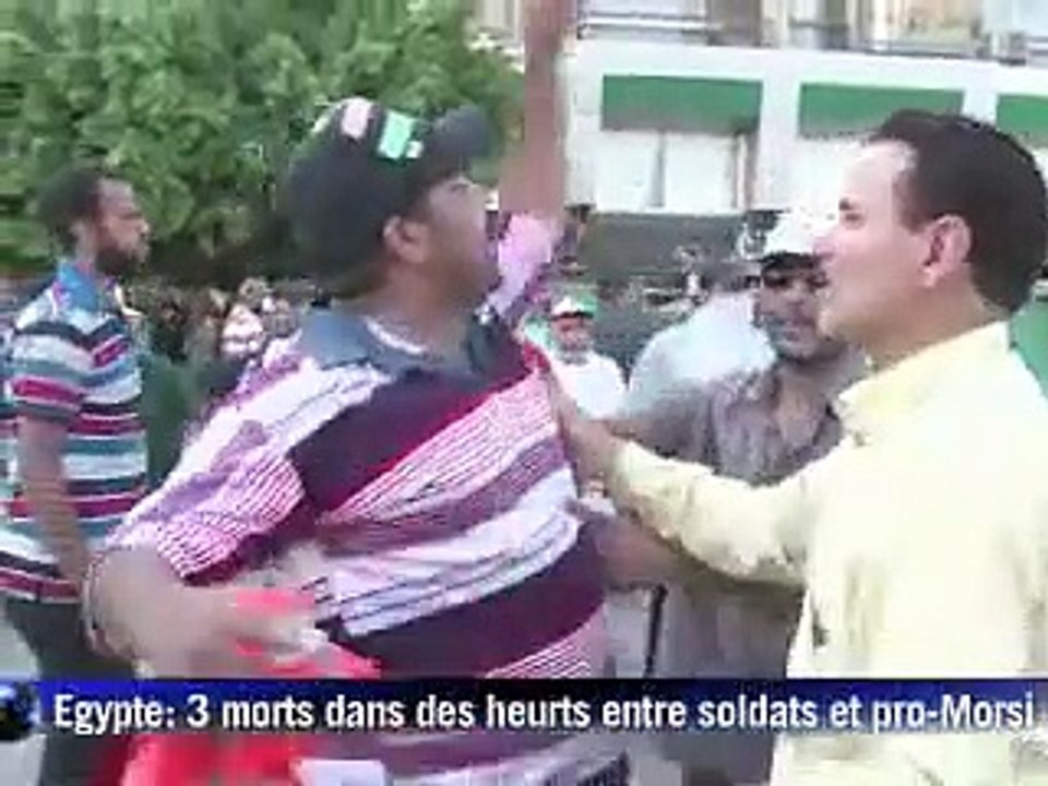 Egypte: les Frères musulmans exigent le retour de Morsi, défient l'armée