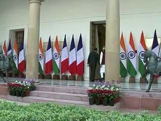 Inde: Hollande achève sa visite par le défilé du Republic Day