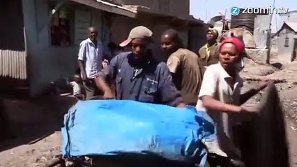 Le job le plus dégoûtant au monde: cœurs sensibles.....