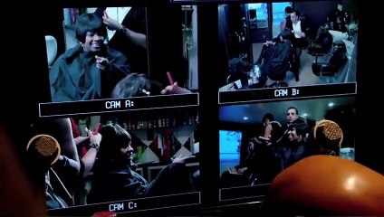 Un fantôme apparaît dans le miroir d'un salon de coiffure