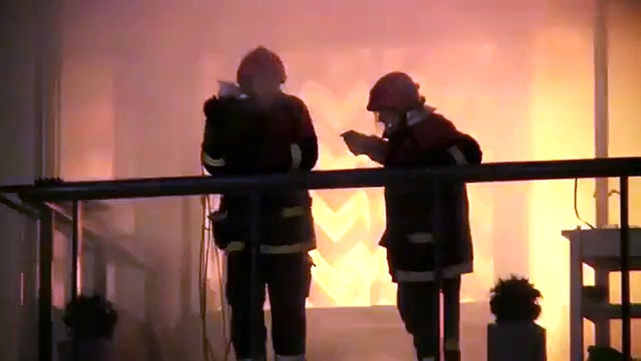 Rattraper un bébé jeté par le balcon : le gag qui ne fait pas rire