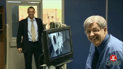 Gag : la caméra qui déshabille !