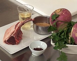 Carré d'agneau en croûte d'herbes, choucroute de navets