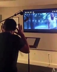 Public Buzz : Hugh Jackman : Visionnez son doublage de Wolverine totalement hilarant