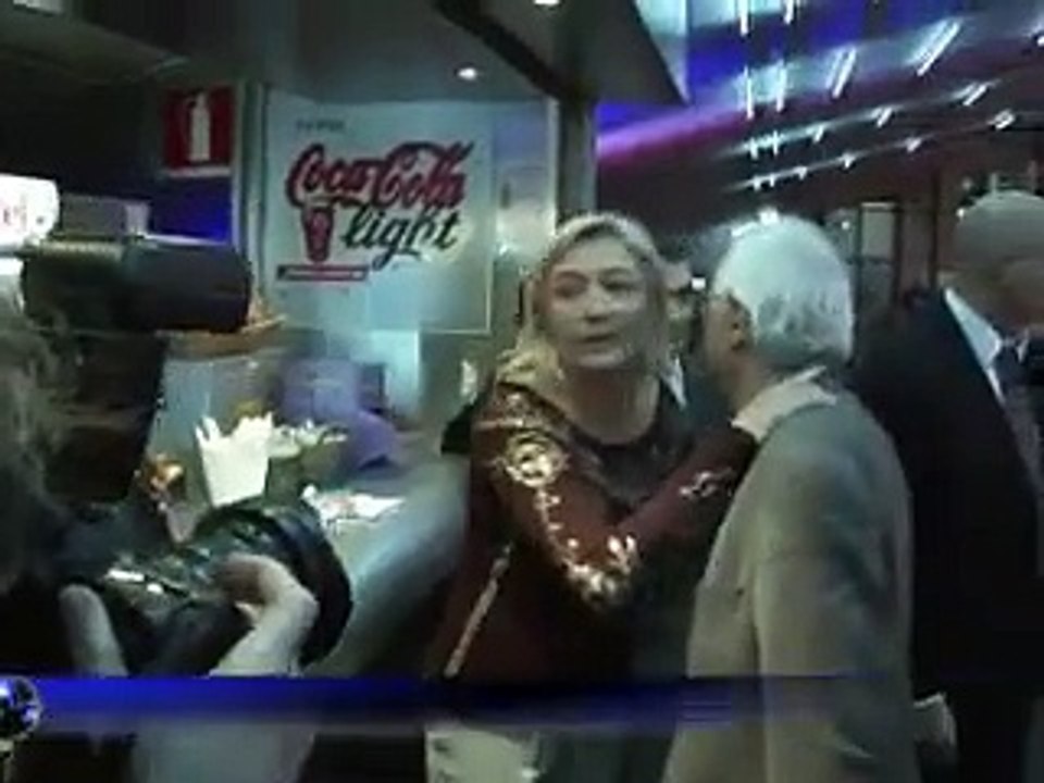 Les Le Pen père et fille tirent à boulets rouges sur Sarkozy