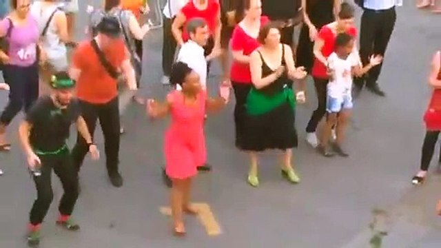 David Pujadas surpris en train de danser pour la Fête de la musique !