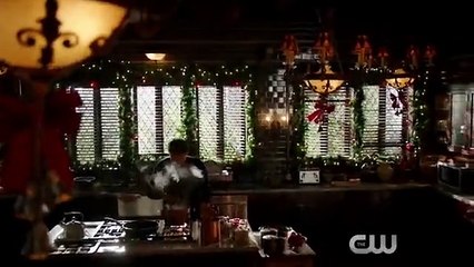 Vidéo : Vampire Diaries : Mystic Fall revêt son habit de fêtes à l’occasion du Mid Season…
