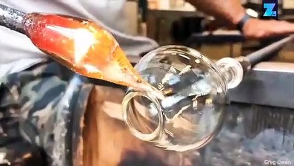 Un souffleur de verre aux créations étonnantes