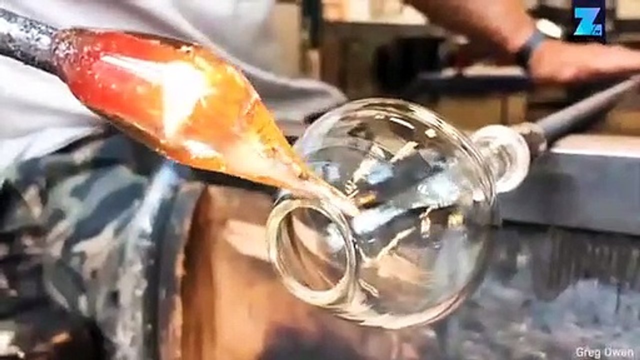 Un souffleur de verre aux créations étonnantes