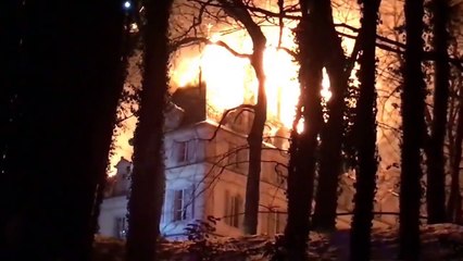 Château de Divonne les Bains en feu