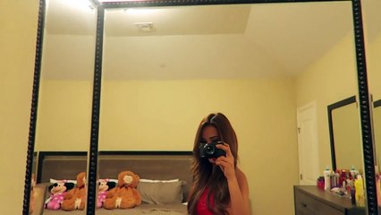 Yanet Garcia : la Miss météo donne chaud en lingerie rouge !