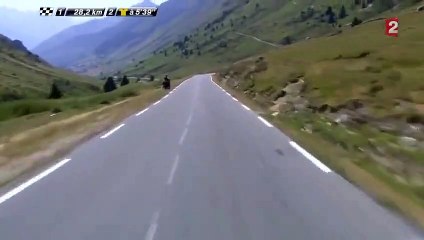 Tour de France 2015 : en pleine descente, un coureur manque de percuter une vache