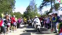 Tour de France : Christopher Froome, sans vélo, court à pied vers l'arrivée dans le Ventoux