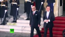 Les trois remarques désobligeantes de Manuel Valls à Bernard Cazeneuve pendant la passation de pouvoir