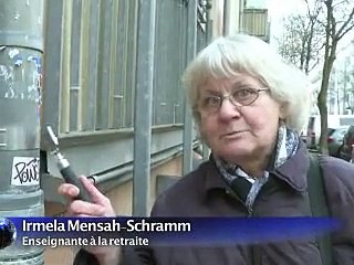 La croisade d'une retraitée allemande contre les graffitis néonazis