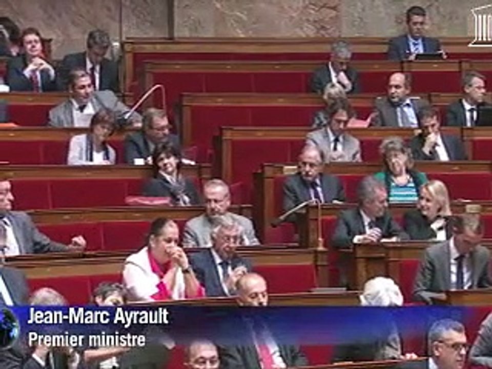 Plaidoyer d'Ayrault pour le traité budgétaire européen face à l'ironie de la droite