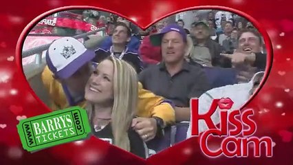 David Beckham embrasse sa fille pour le public