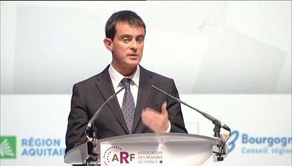 Manuel Valls contrarié par le manque d'applaudissements lors de son discours