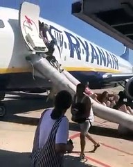 Une batterie externe prend feu dans un avion !