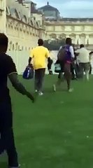 Des policiers malmenés par des vendeurs à la sauvette