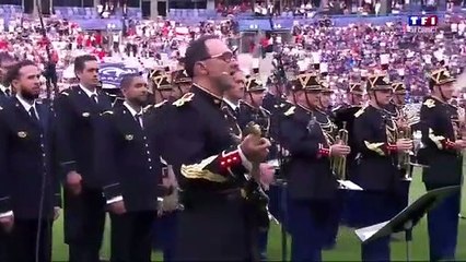 Le rockeur de la Garde Républicaine a tapé dans l'oeil de Noel Gallagher et U2 !