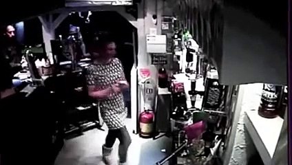 L'effrayante explosion d'une e-cigarette dans un bar anglais
