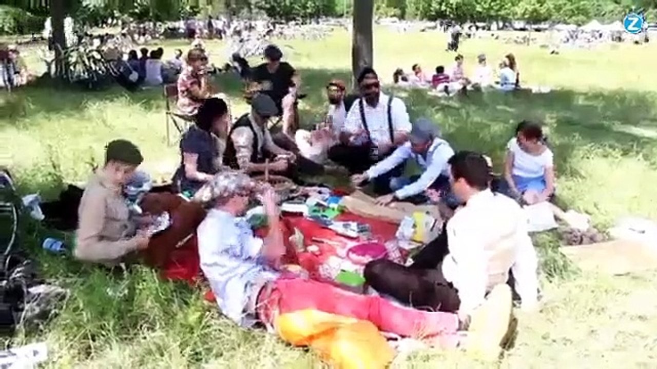 Bérets et baguettes : quand Paris se la joue rétro