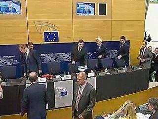 Après la dégradation du Portugal, l'Europe tire à boulets rouges sur les agences de notation