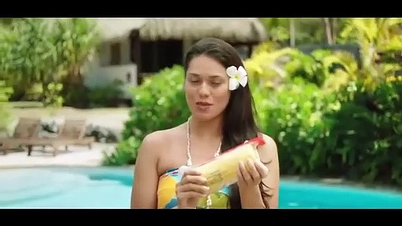 Les mannequins de Sports Illustrated vous expliquent les consignes de sécurité dans un avion