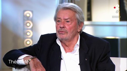 VIDÉO – Alain Delon : cet objet surprenant qui ne le quitte jamais