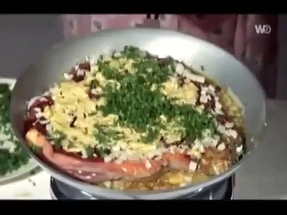 Michel Galabru dans Le Gendarme à Saint-Tropez : quand l'adjudant Jérôme Gerber cuisine une entrecôte