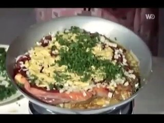 Michel Galabru dans Le Gendarme à Saint-Tropez : quand l'adjudant Jérôme Gerber cuisine une entrecôte