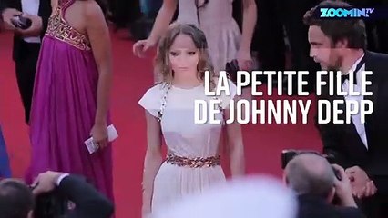 LIly-Rose Depp choque en posant topless