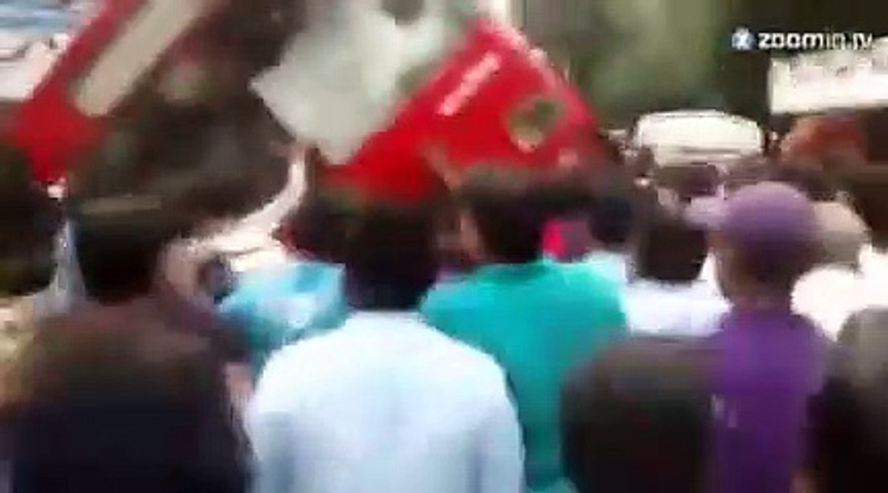 Inde: deux adolescents renversés par un bus