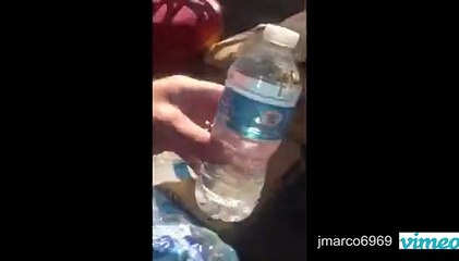 Etats-Unis : il fait tellement froid que les bouteilles d'eau gèlent en quelques secondes !