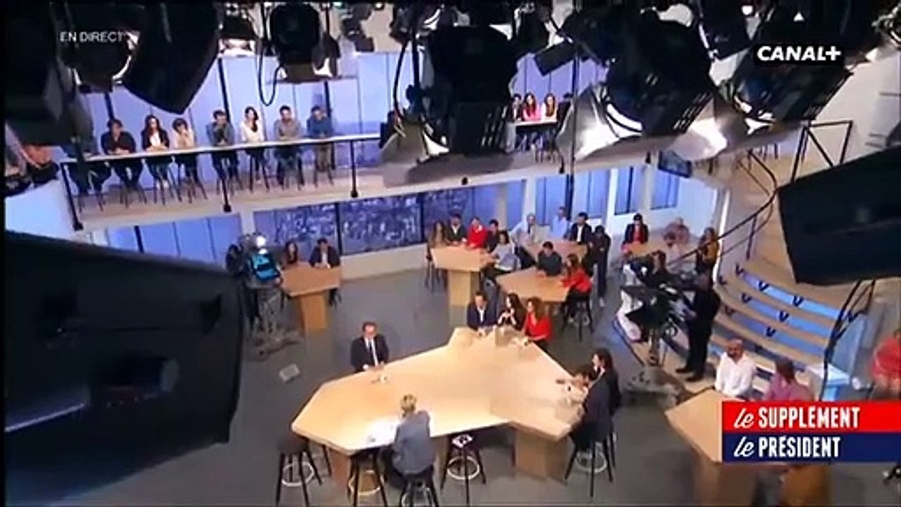 Pour François Hollande, Marine Le Pen parle "comme un tract du Parti communiste des années 70"