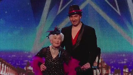 À 80 ans, elle danse la salsa comme personne