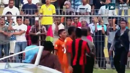 Un joueur meurt des suites d'un violent tacle en Indonésie