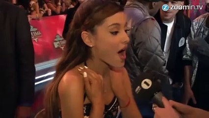 Pas touche à ses chiens, sinon Ariana Grande mord !